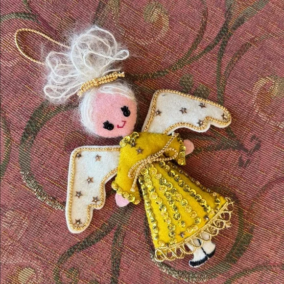 Vintage homemade embroidered holiday ornaments - Picture 4 of 16